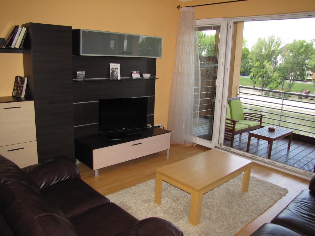 Dunalux Apartman Győr Habitación foto